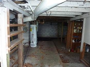 4th image of 12124 Valley Ave E