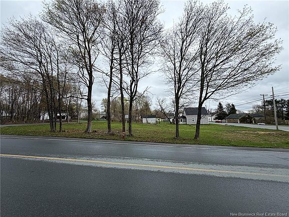 5th image of 2165 King George Hwy