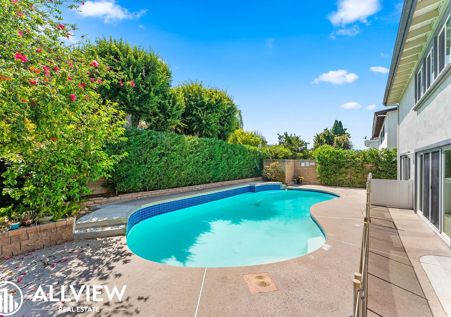 Stunning Irvine Home with Private Pool, Remodeled Chef's Kitchen & Solar! — Photo 2
