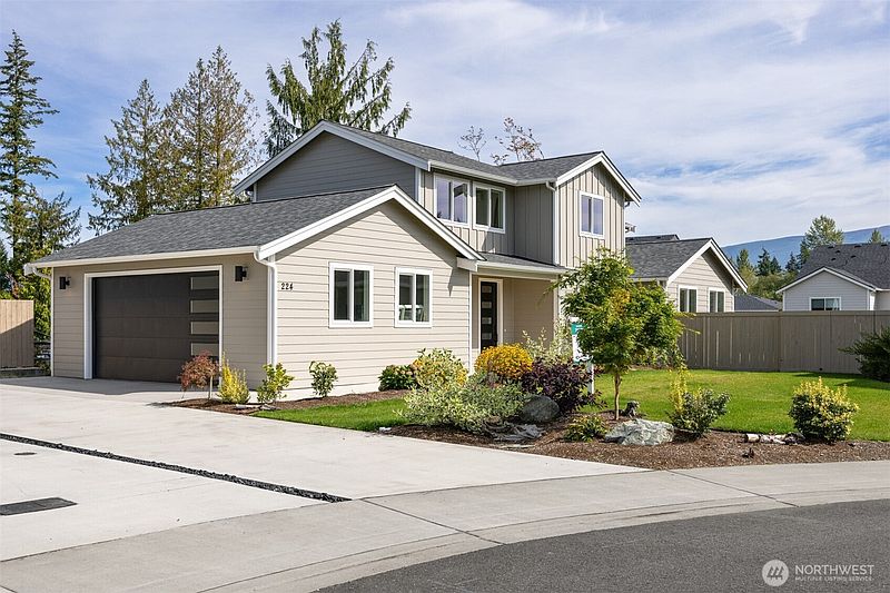 2nd image of 224 N 54th Place