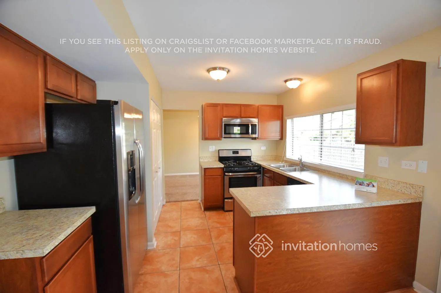 1985 College Green Dr Elgin, IL 60123 — Photo 4