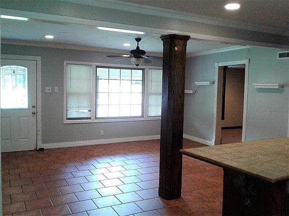 3rd image of 1804 Brook Hollow Dr