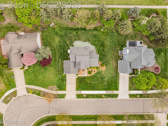 4th image of 39456 Squire Dr