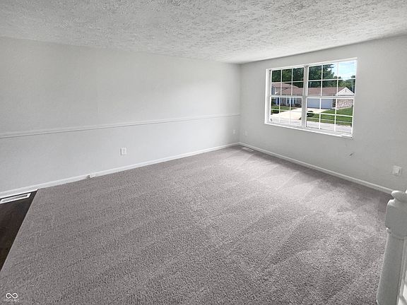 3rd image of 4562 Kingsboro Dr