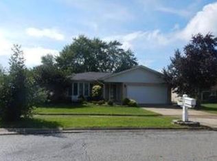 22624 Lakeshore Dr, Richton Park, IL 60471