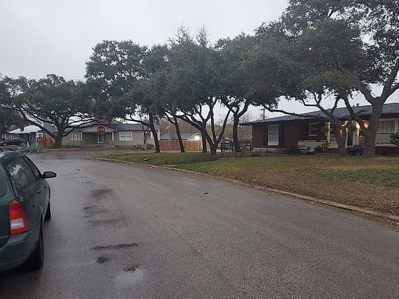 4th image of 414 Beverly Dr