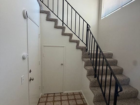 4th image of 1061 Bennington St #B