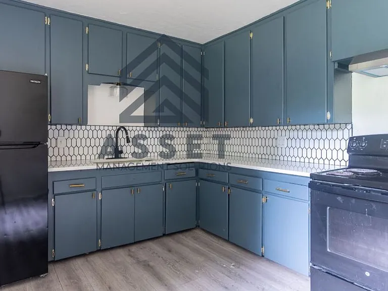 1040 Sycamore Dr — Photo 11