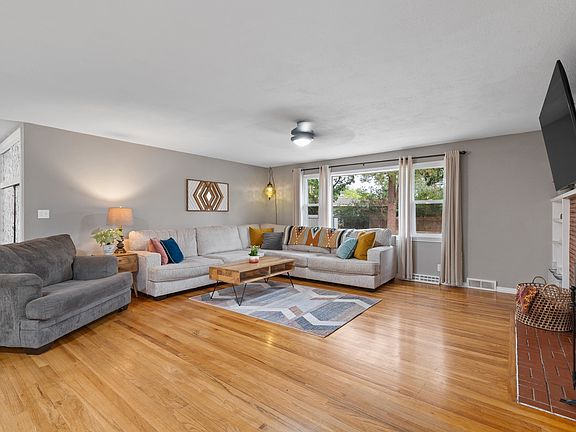 5th image of 3814 Crocus Ln