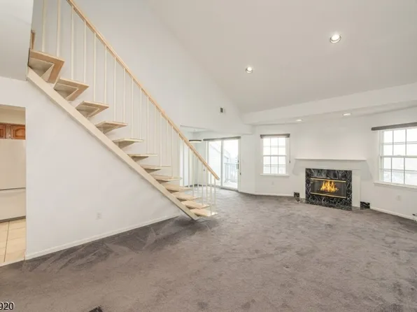 69 Amethyst Lane, Paterson City, NJ 07501