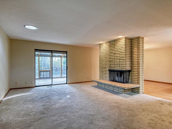 4th image of 2111 E Rockwood Blvd #2111