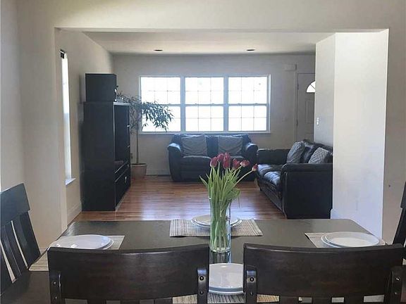 5th image of 25 Chauncey Ln