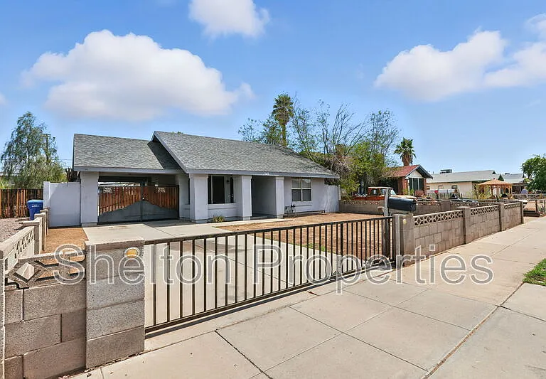 345 N 15th St — Photo 3
