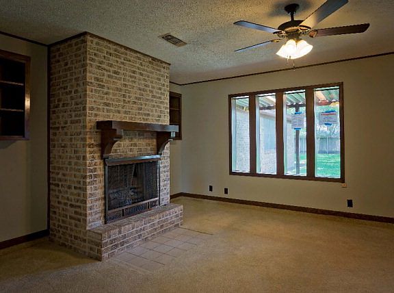 3rd image of 410 Sherwood Dr