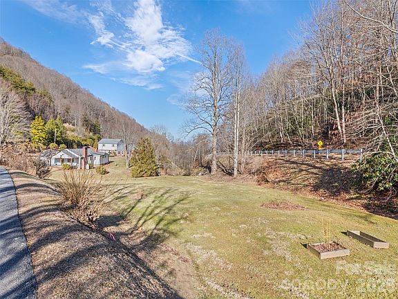 4th image of 9 Whitted Rd