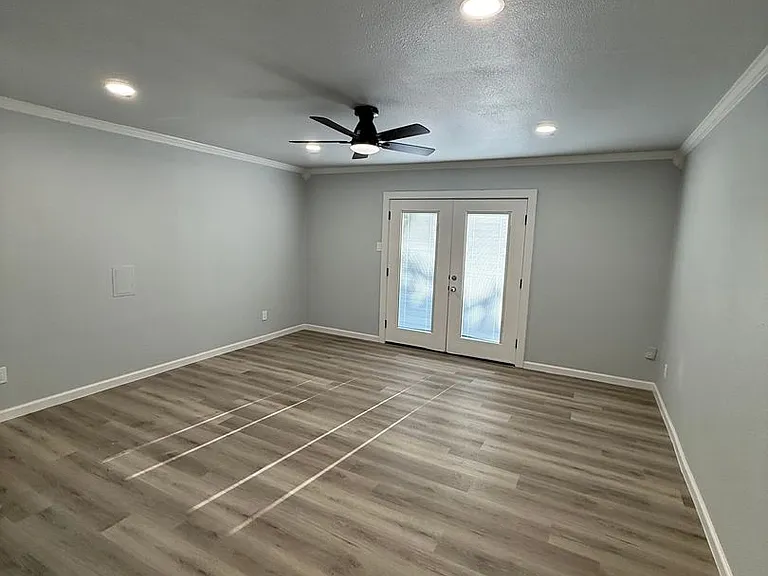 4004 Scruggs Dr — Photo 2