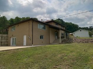 1 Sharon Dr, Moosic, PA 18507