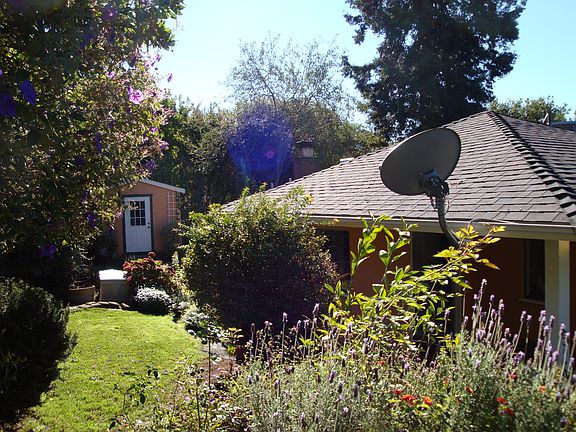 House a surrounded by Garden