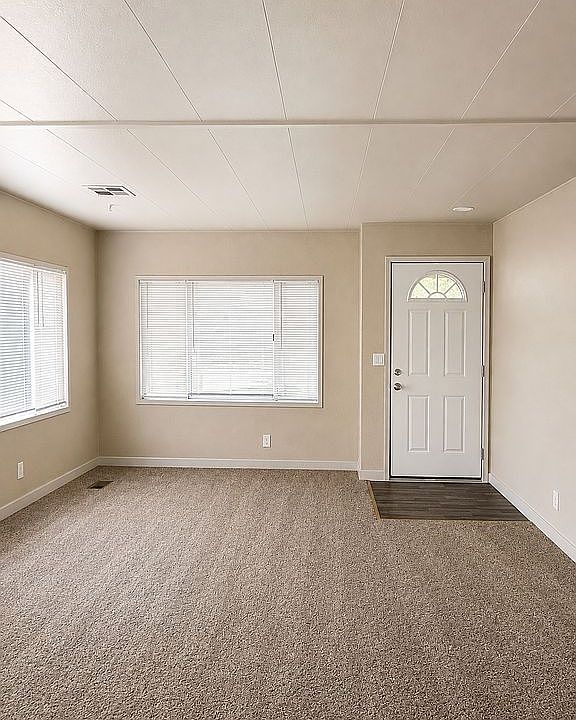 1st image of 1372 Queens Ct