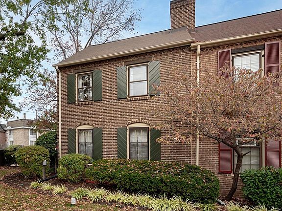 2nd image of 832 Bashford Ln