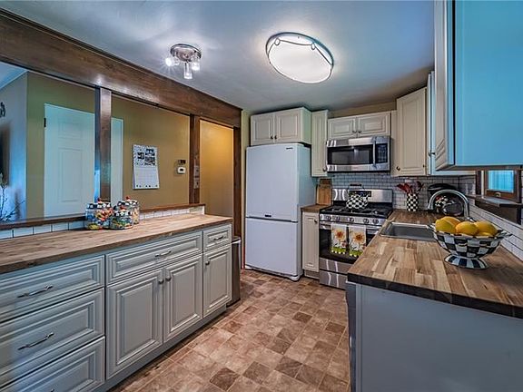 5th image of 3264 Antler Dr