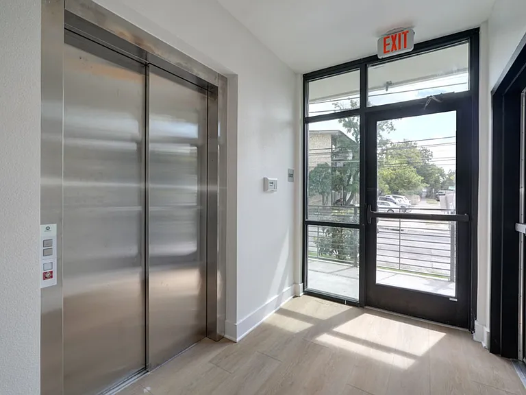 3000 Duval St #105 — Photo 6