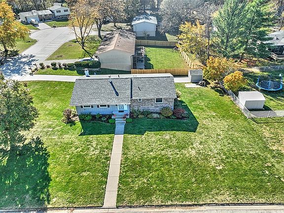 3rd image of 705 W Wildwood Dr