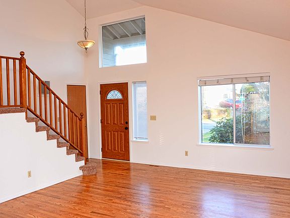 3rd image of 15720 119th Avenue Ct E