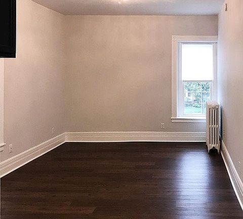 4th image of 242 Richmond Ave #3