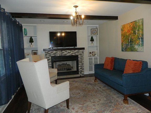 3rd image of 305 E Buck Ave