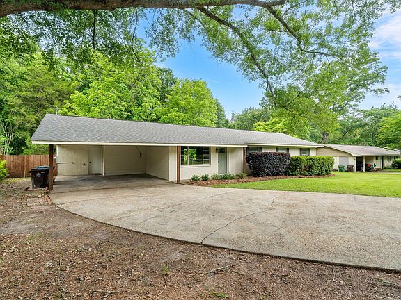 4th image of 202 Pinehills Dr