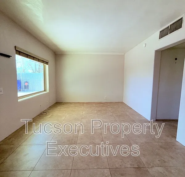 2925 N Estrella Ave #1 — Photo 10