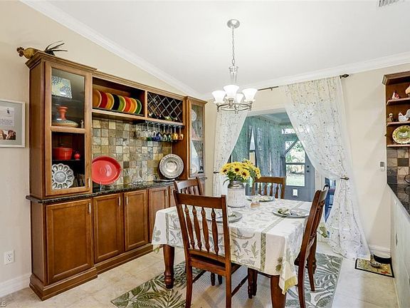4th image of 1421 SE 20th St