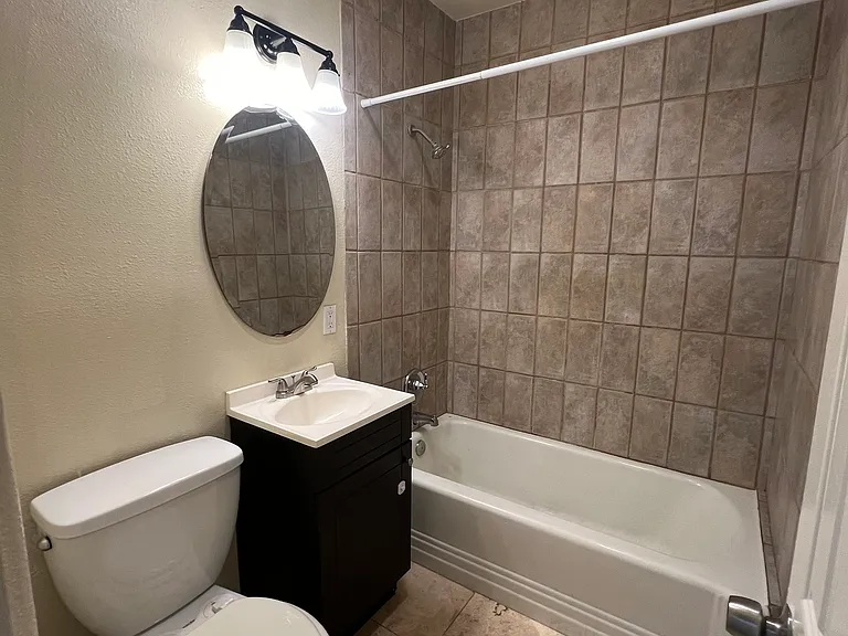 5538 Riverton Ave #A — Photo 17