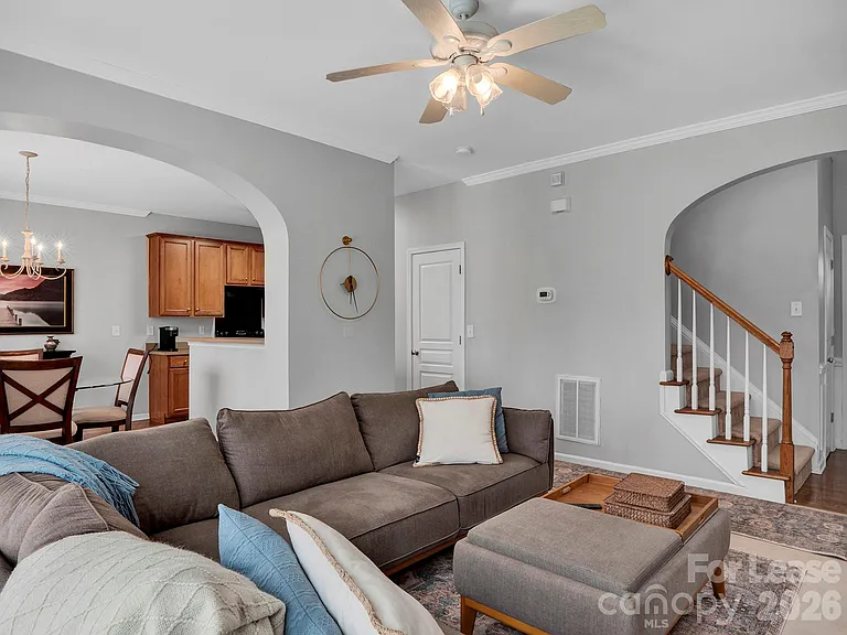 1401 Hammond Dr — Photo 9