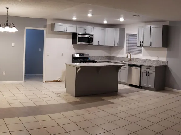 561 E Cottonwood Street, Farmersville, CA 93223