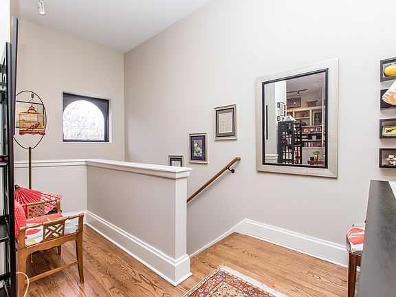5th image of 819 W Dickens Ave #3