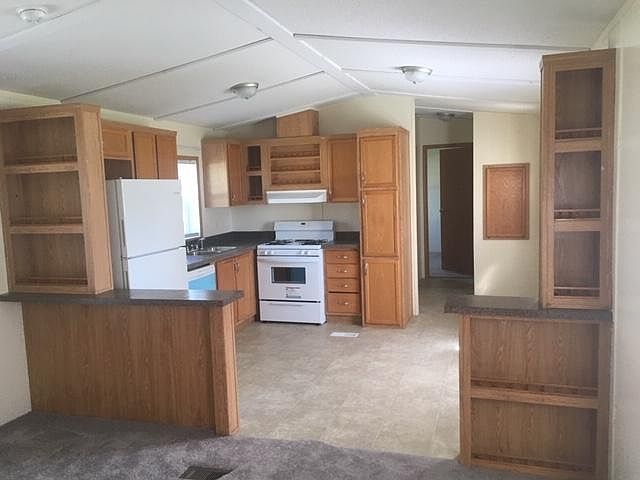 Fully applianced kitchen