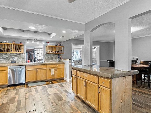 3rd image of 6015 Denson Dr