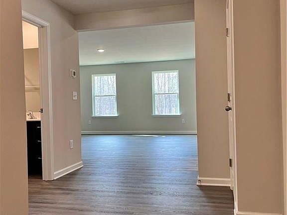 5th image of 670 Oakwood Cir