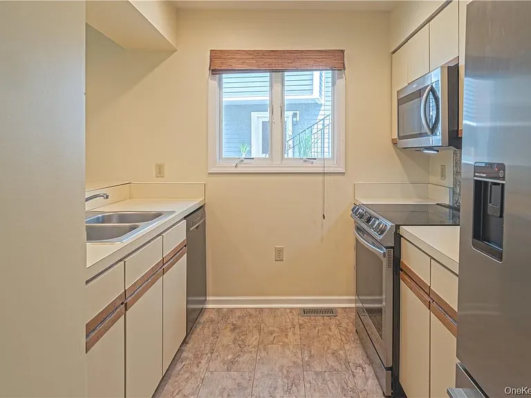 16 Hudson Point Ln — Photo 10