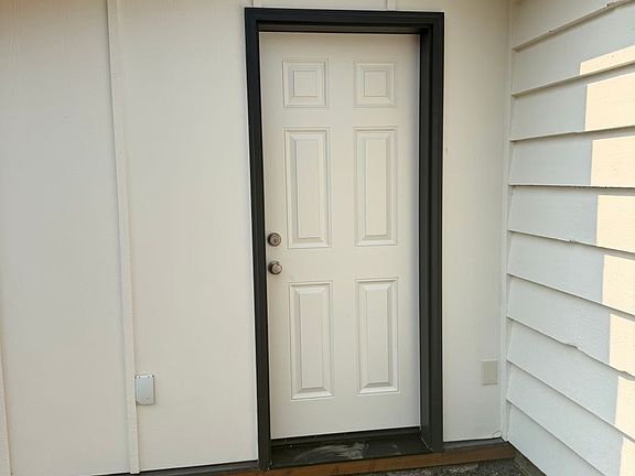 3rd image of 240 Rose Ct Unit B