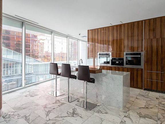 4th image of 68 Smithe St #606