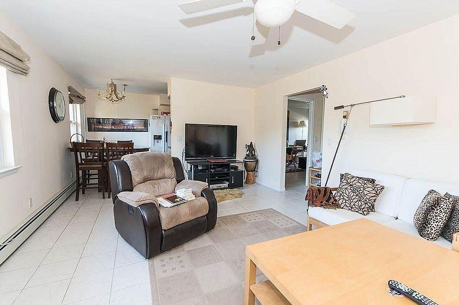 Old living room picture when previous Tennant occupied space.