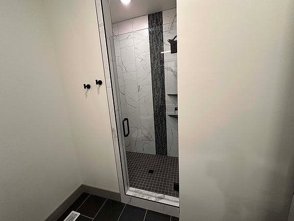 4th image of 4959 N Beach Dr