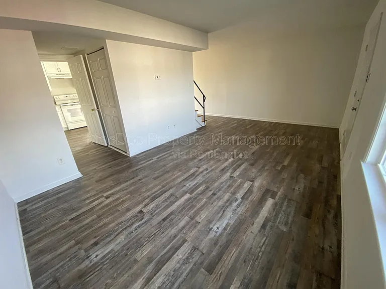400 Rann Ct — Photo 3