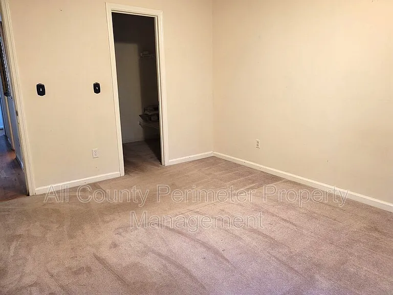 3758 Meadow Creek Dr — Photo 6