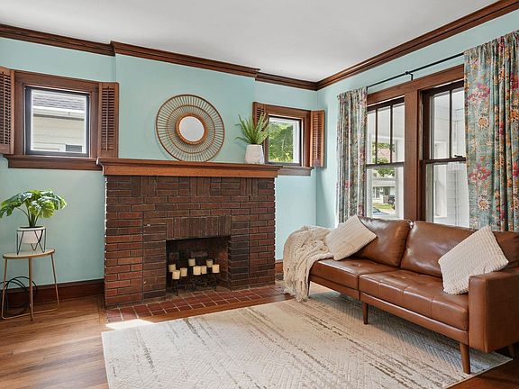5th image of 2653 E Johnson St