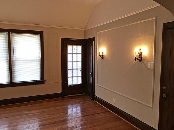 5th image of 5062 Pernod Ave #2W