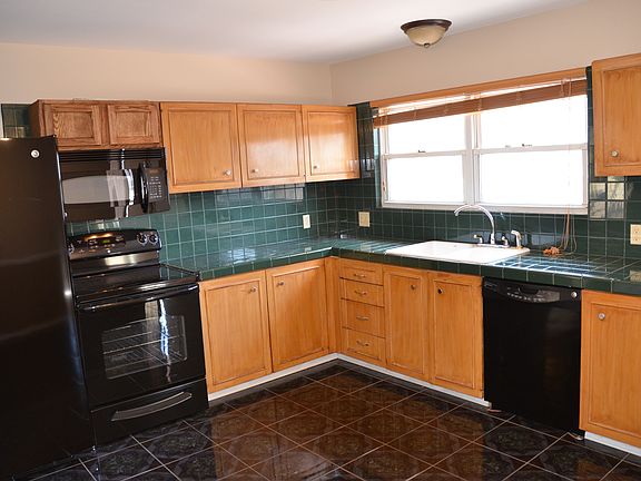 2nd image of 3815 Woodcrest Dr